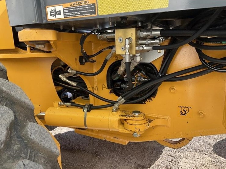 2011-deere-672g-image-22