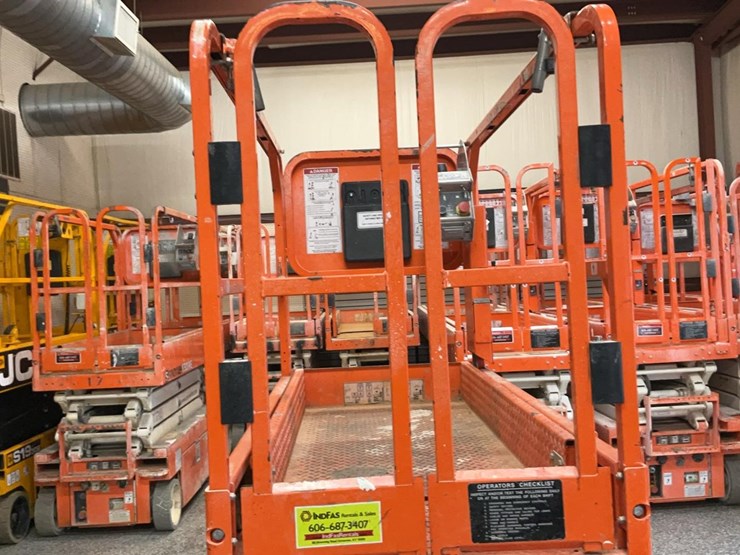 #421-•-2018-snorkel-19'-scissor-lift-image-8