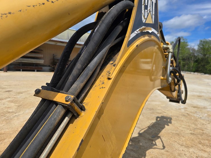 2005-caterpillar-420d-image-48