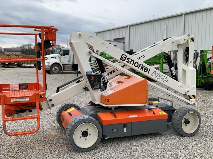 #310-•-2019-snorkel-38'-articulating-lift-image-1