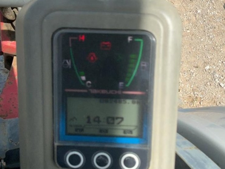 2017-takeuchi-tb240-image-22