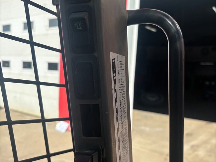 2011-case-sr220-image-35