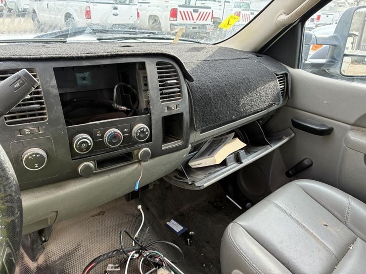 2013-chevrolet-silverado-3500-image-14