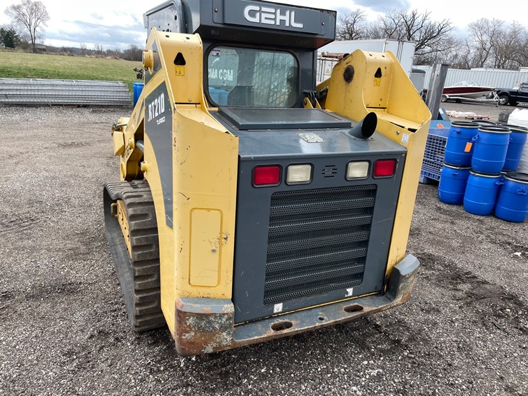 2013-gehl-rt210-image-7