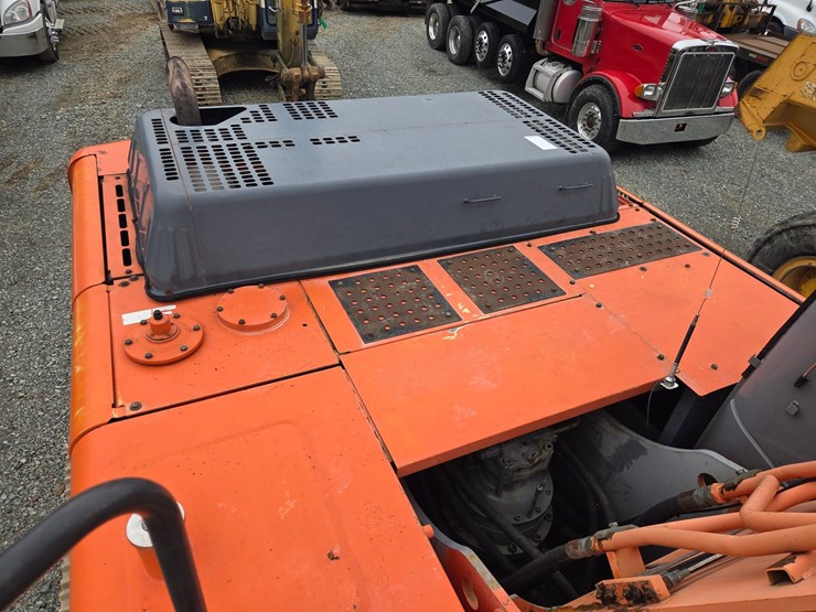 hitachi-zx330-lc-image-40