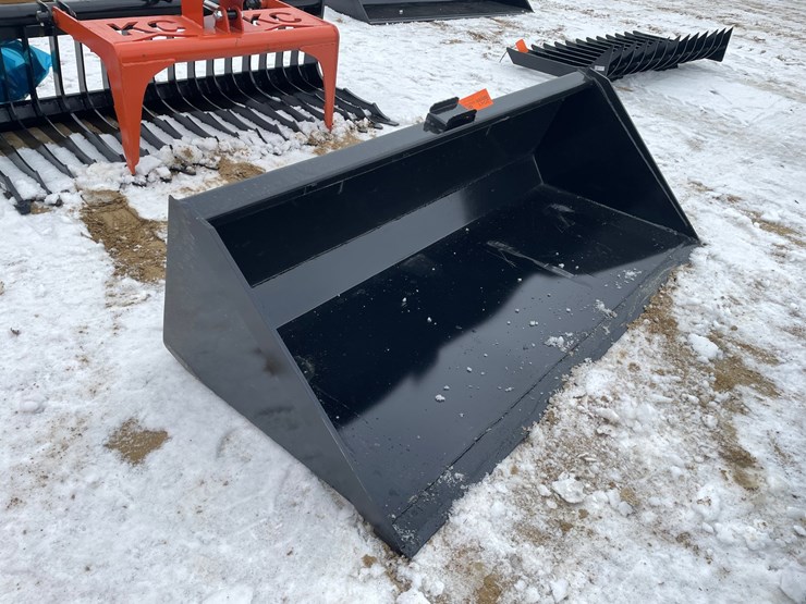 #2041-•-skid-steer-mount-78"-bucket-with-blade-image-3