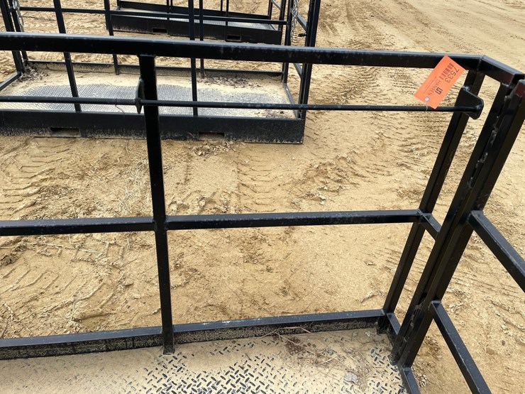 #7533-•-8'-work-platform-with-fork-pockets-image-7