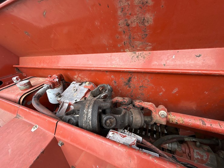 hesston-856a-image-10