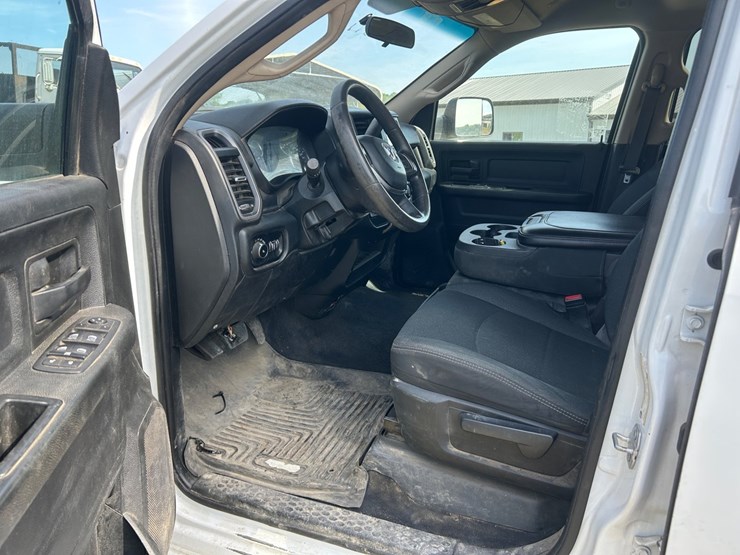 2020-dodge-3500-image-10