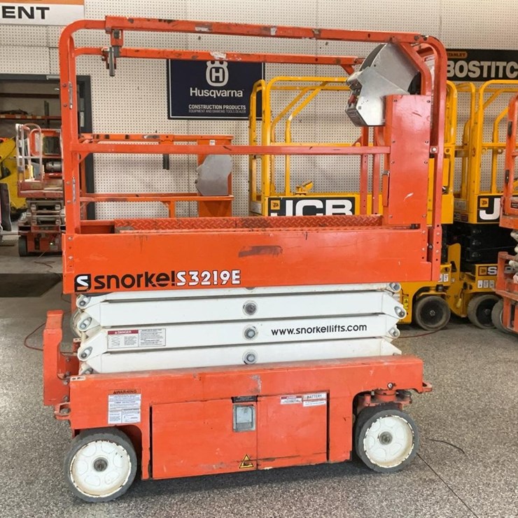 #422 • Snorkel 19' Scissor Lift