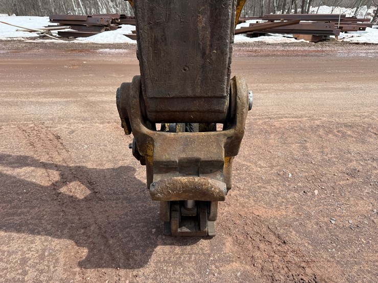 caterpillar-330d-image-11