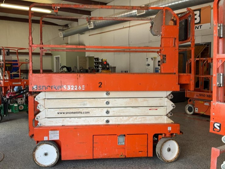 #404-•-2019-snorkel-26'-scissor-lift-image-1