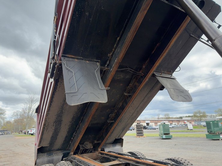 2010-mack-granite-gu713-image-25