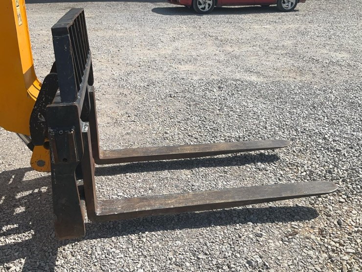 2022-jcb-510-56-image-47