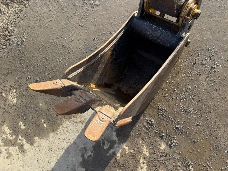 2006-deere-27d-image-10