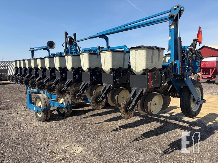 1999-kinze-2600-image-5