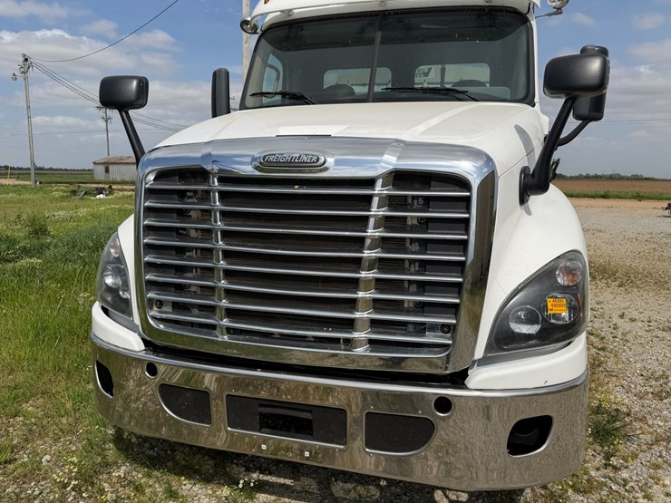 #45283-•-2016-freightliner-cascadia-daycab-truck-tractor-vin:-3akjgedv9gsgy4090-image-32