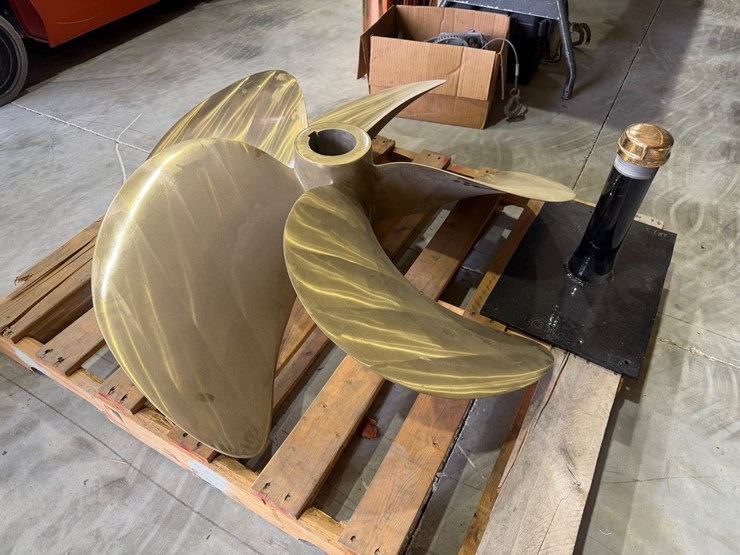 #9-•-40"-solid-brass-marine-propeller-image-2