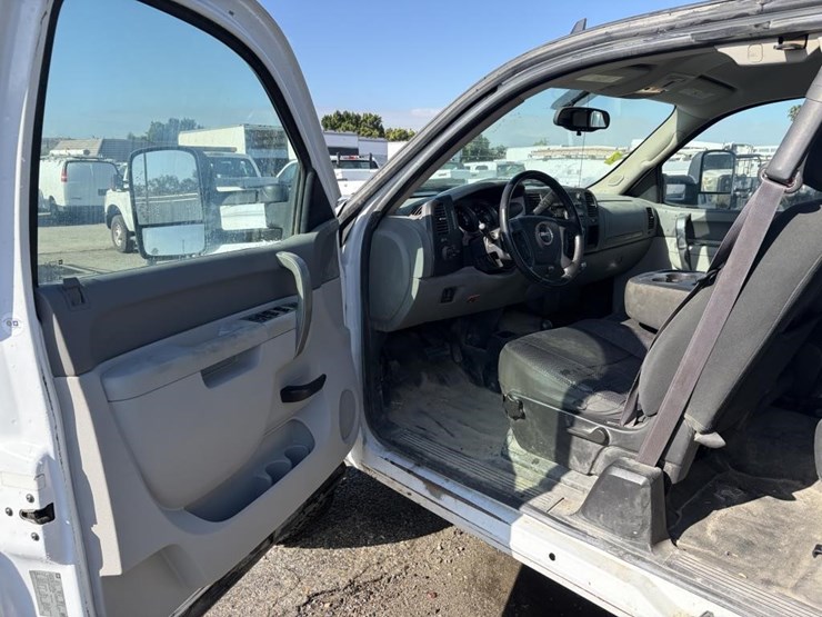 2012-gmc-sierra-3500-image-17