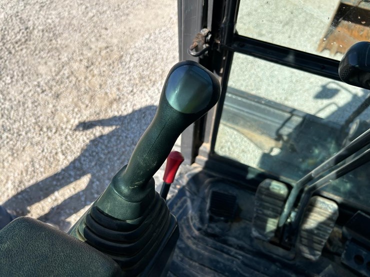 2023-case-cx37c-image-26