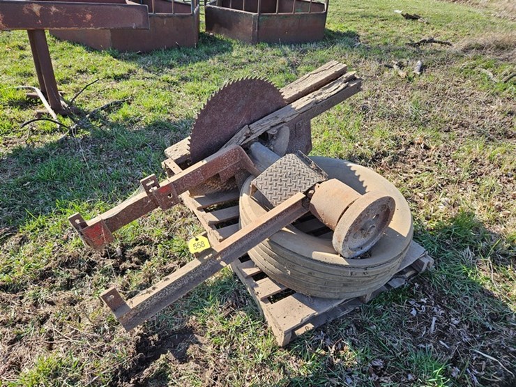 #558-•-international-belt-pully-buzz-saw-image-1