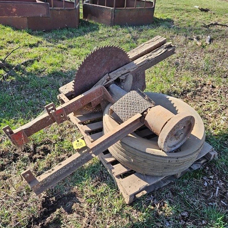 #558 • International Belt Pully Buzz Saw