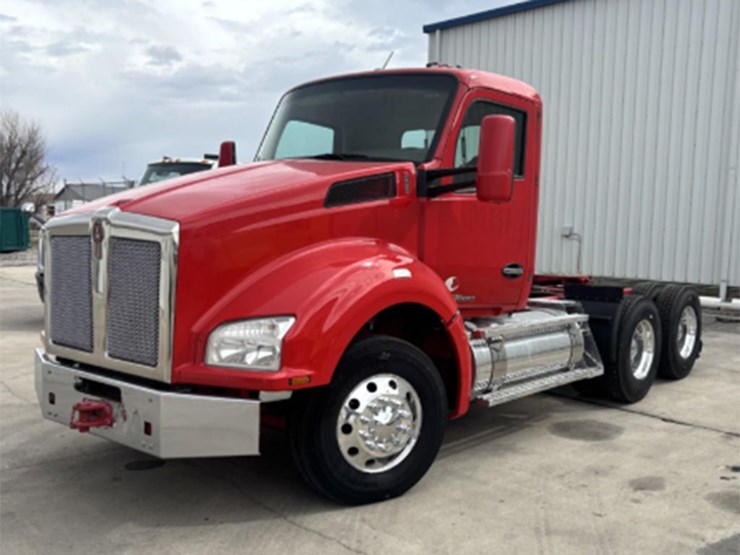 2016-kenworth-t880-image-1