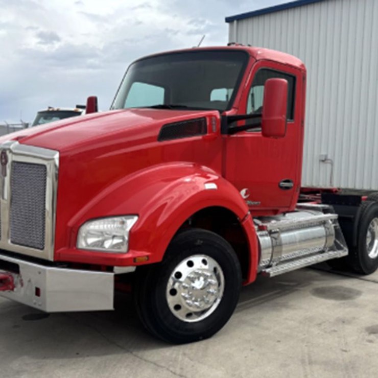 2016 KENWORTH T880