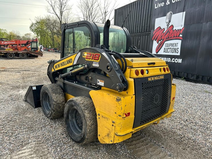 2017-new-holland-l218-image-2