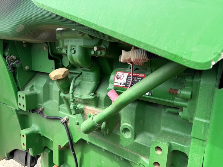 2012-john-deere-8235r-image-46