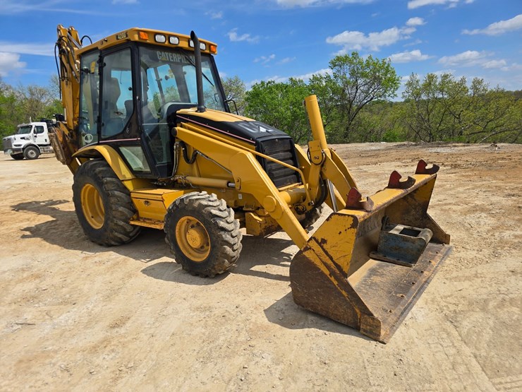 2005-caterpillar-420d-image-22