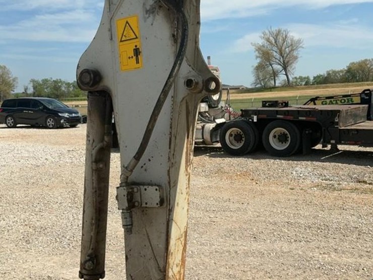 2017-takeuchi-tb240-image-31