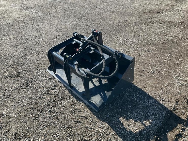 #1398-•-unused-landhonor-mini-skid-steer-grapple-bucket-image-1