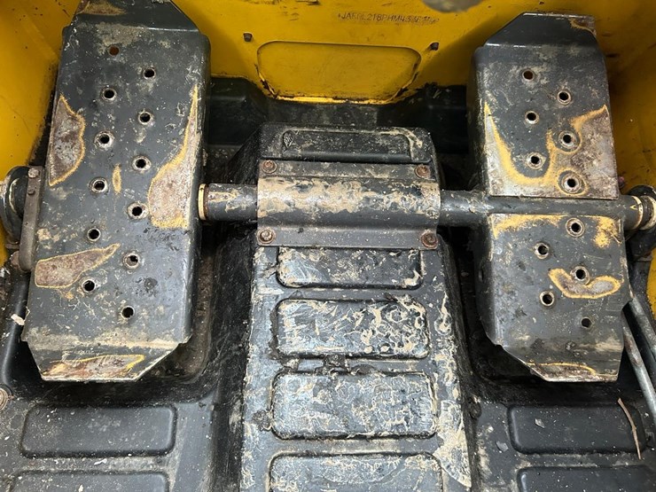 2017-new-holland-l218-image-18