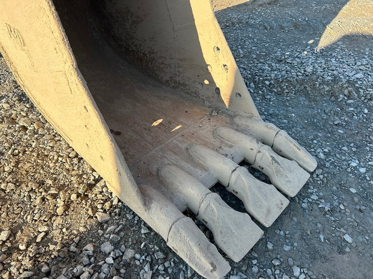 2021-hitachi-zx225-image-13