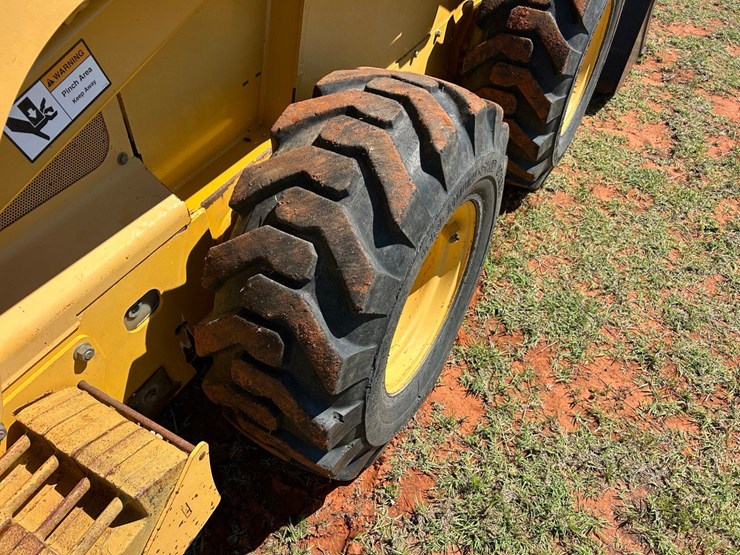 2008-deere-332-image-8