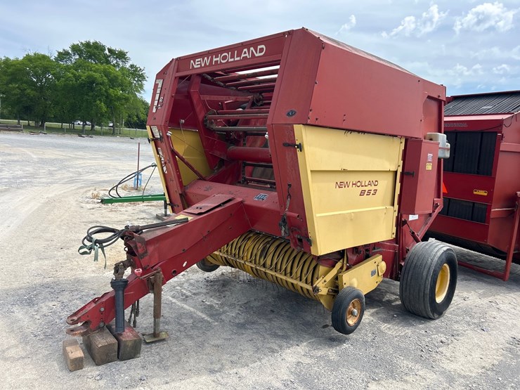 new-holland-853-image-3