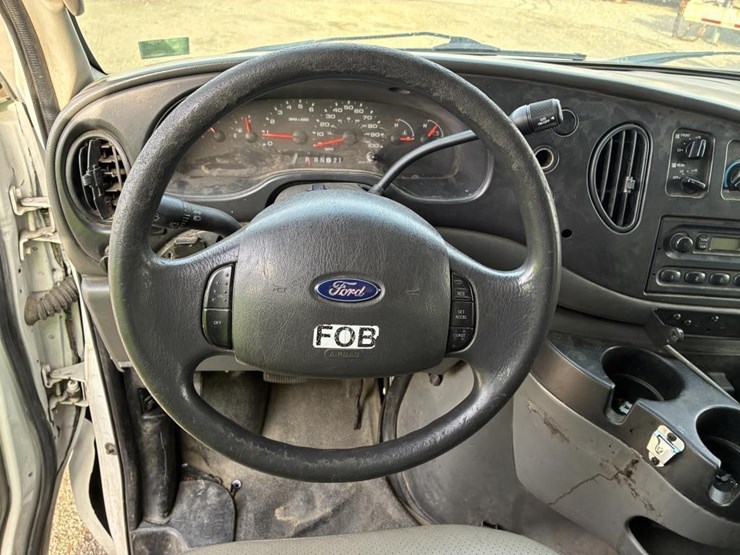 2008-ford-e350-image-17