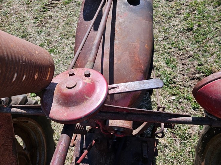 #526-•-farmall-h-tractor-image-28