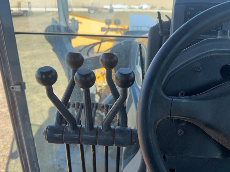 2018-deere-772g-image-42