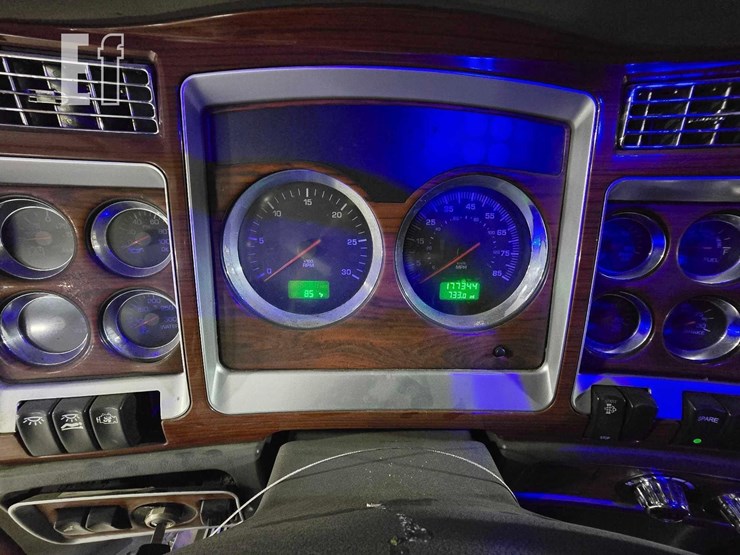 2009-kenworth-t660-image-12