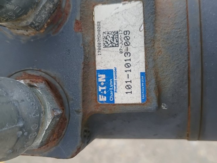 new-holland-216-image-15