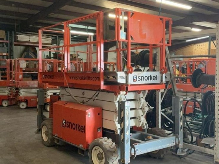#401-•-snorkel-4wd-rough-terrain-27'-scissor-lift-image-1