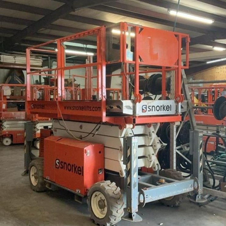 #401 • Snorkel 4WD Rough Terrain 27' Scissor Lift