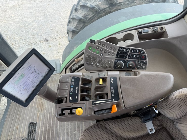 2012-john-deere-8285r-image-60