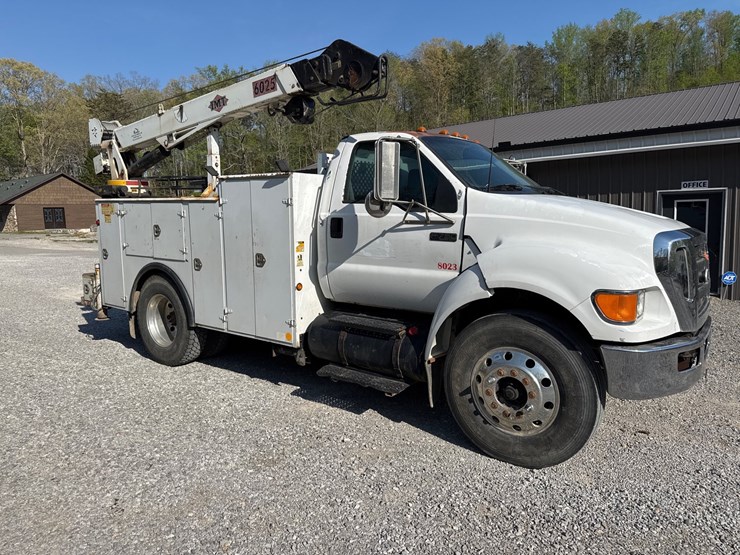 2004-ford-f750-image-4