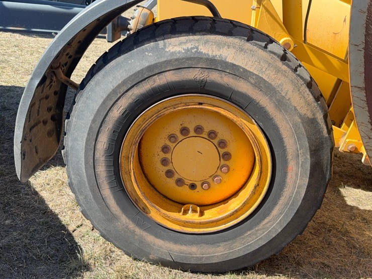 2018-deere-772g-image-33