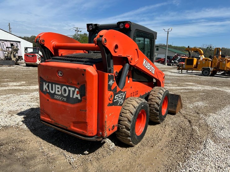2017-kubota-ssv75-image-4