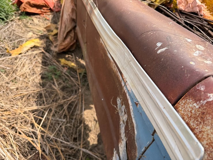 #45266-•-8.5'-bed-trailer-w/levee-spills-image-14