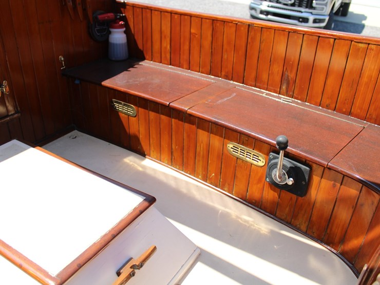 #9545-•-grimmalkin-–-18'-fenwick-williams-classic-wooden-catboat-w/-trailer-image-52